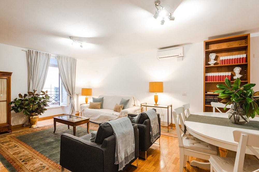 New Listing La Magnolia A C Balcony Office Piazza Navona Spanish Steps - Tap to explore photos