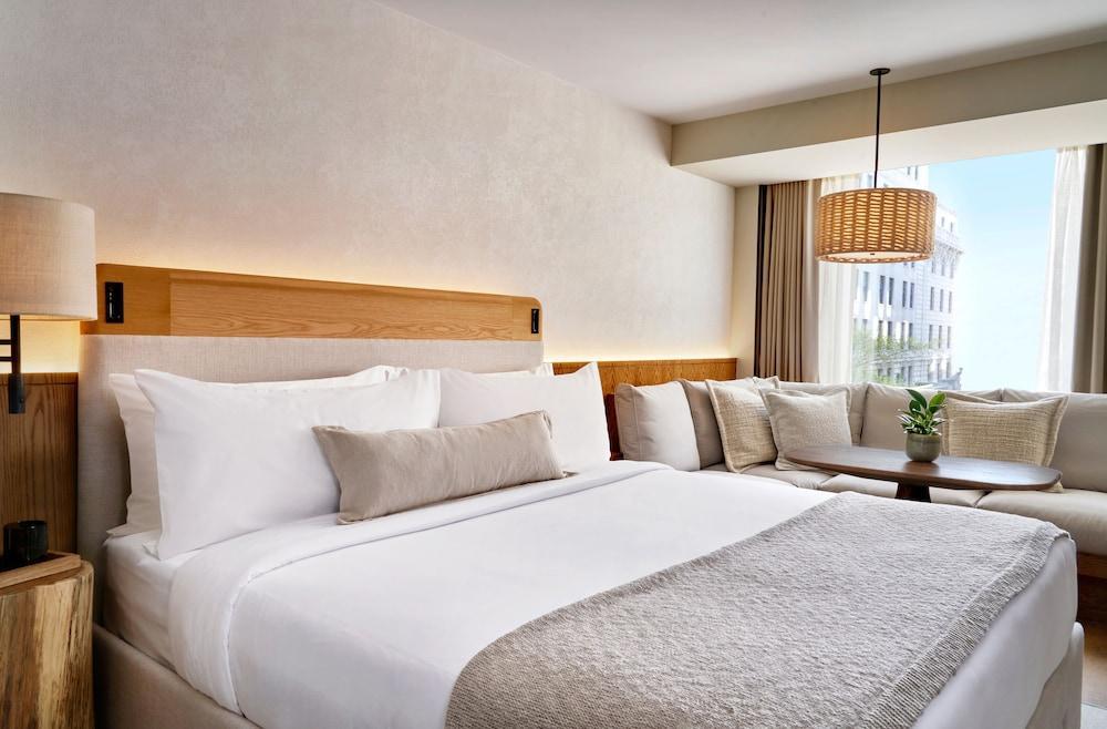 1 Hotel Mayfair Room Type - Room, 1 King Bed (Lounge)