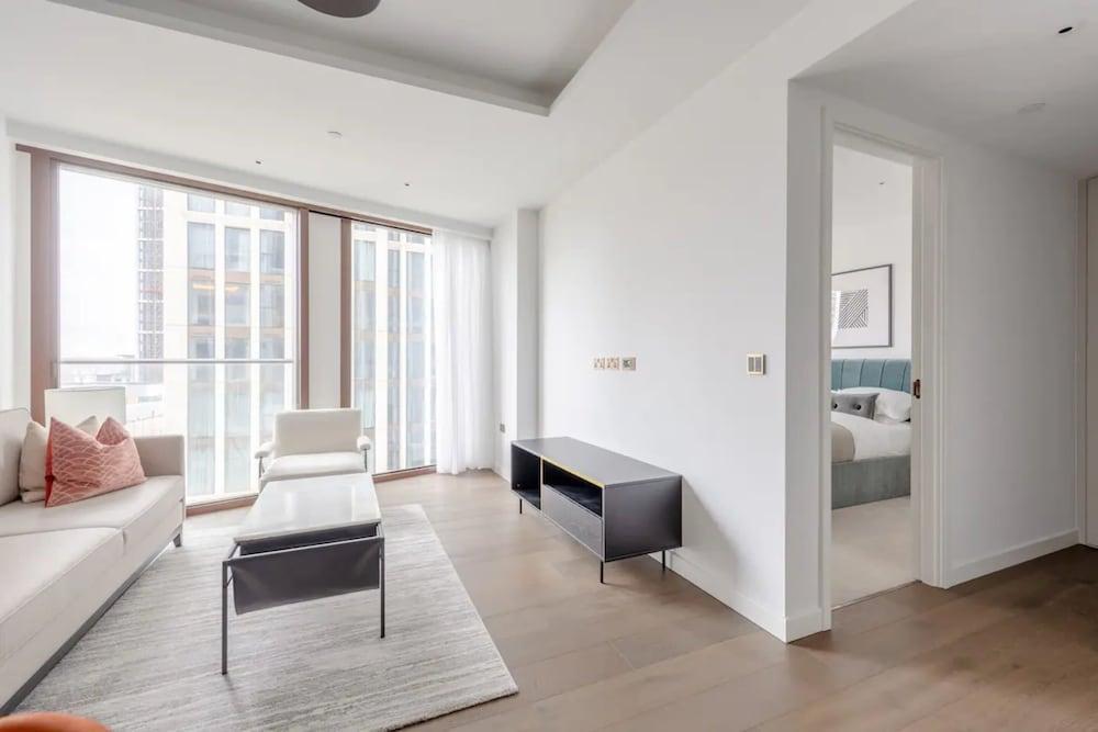 Luxurious 1BD Flat by the River Thames Near Vauxhall - Tap to explore photos