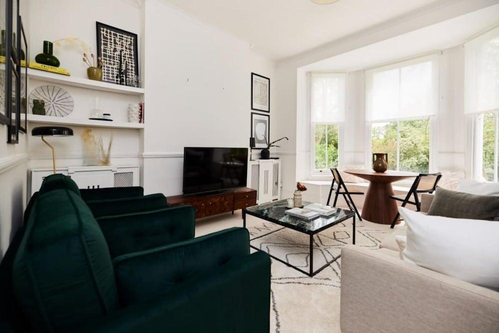 The London Maisonette - Alluring 3bdr Flat With Garden - Tap to explore photos