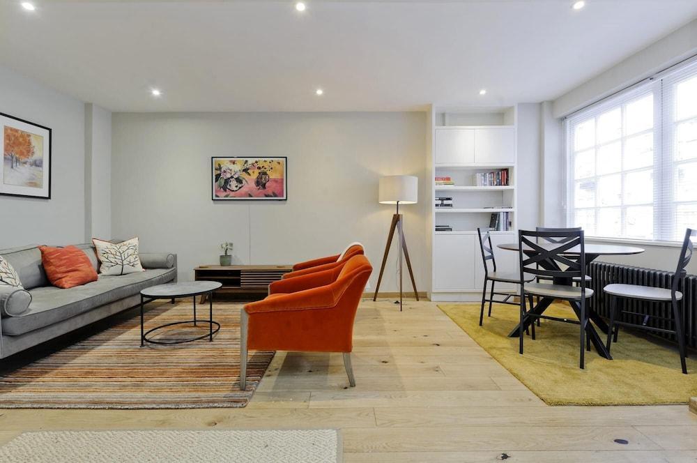Sweet Marble Arch 2 Bedroom Mews House - Tap to explore photos