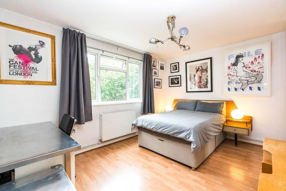 Trendy 1BD Flat With Private Balcony - Hoxton - Tap to explore photos