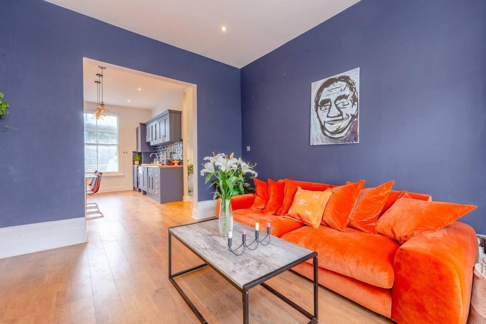 Beautiful Two-story Flat With Garden in Islington - Tap to explore photos