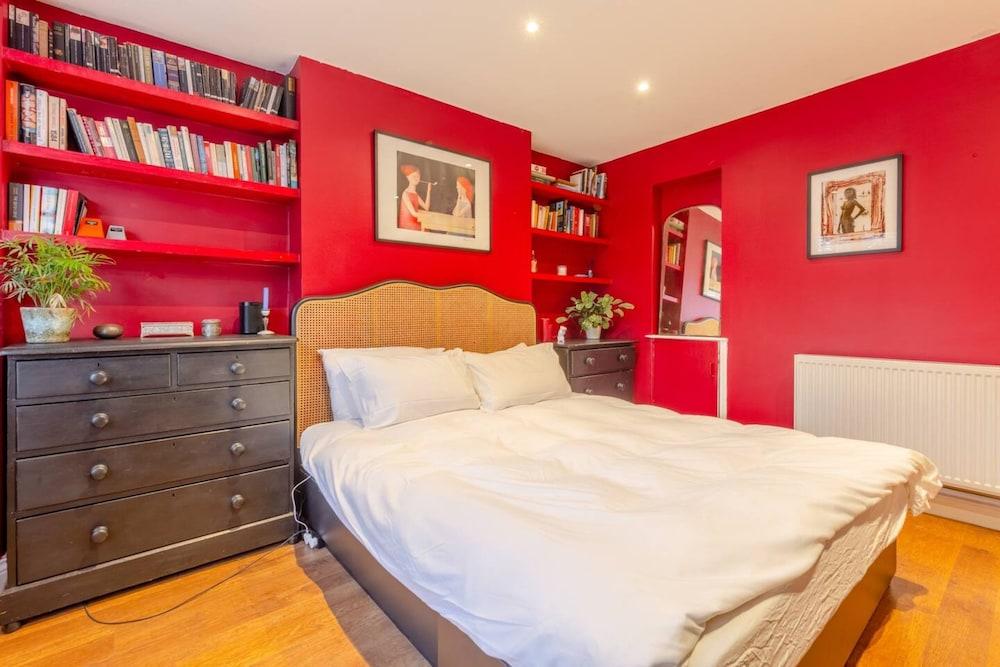 Beautiful Two-story Flat With Garden in Islington - Tap to explore photos
