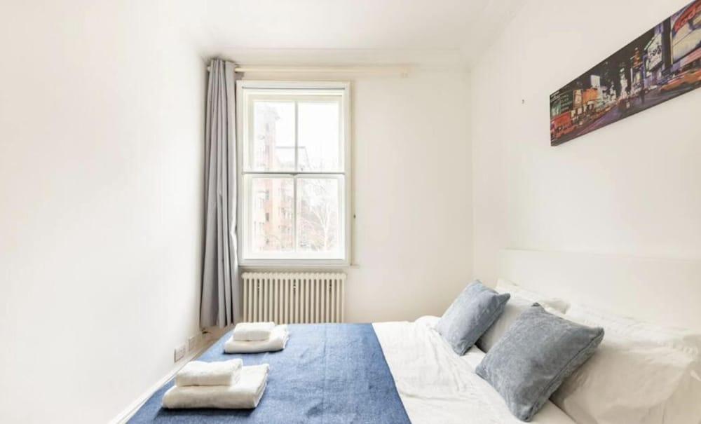 Charming 1-bed Apartment in London - Tap to explore photos