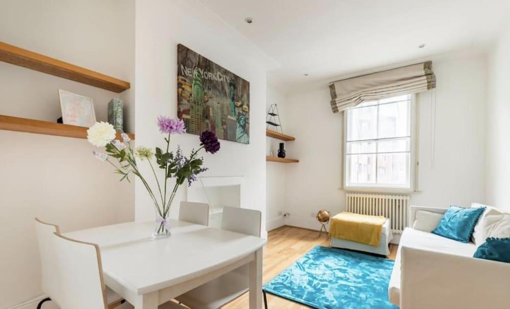 Charming 1-bed Apartment in London - Tap to explore photos