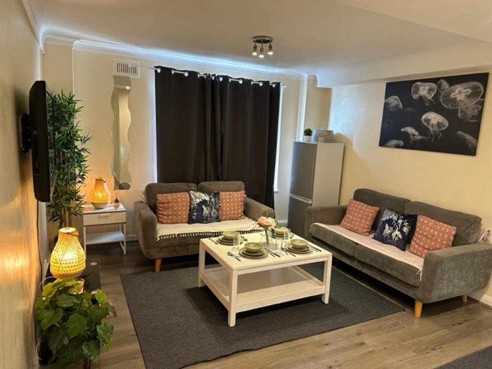 Superb 1-bed Private Family Apartment in Centre - Tap to explore photos