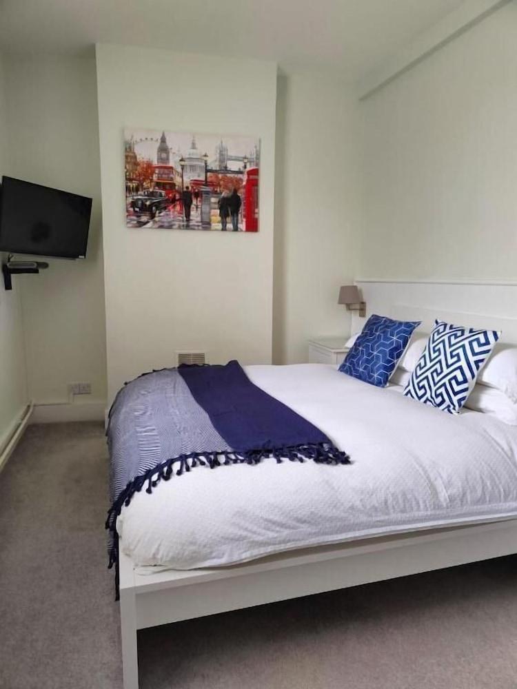 St. Johns Wood Boutique Hotel - Tap to explore photos