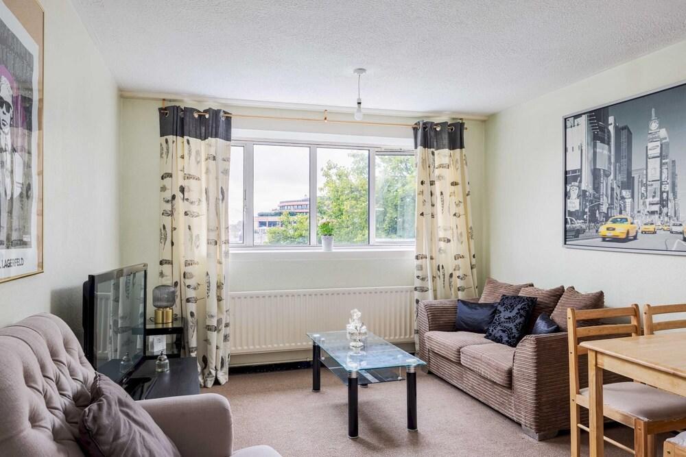 Lovely 1-bedroom Near Regent s Park - Tap to explore photos