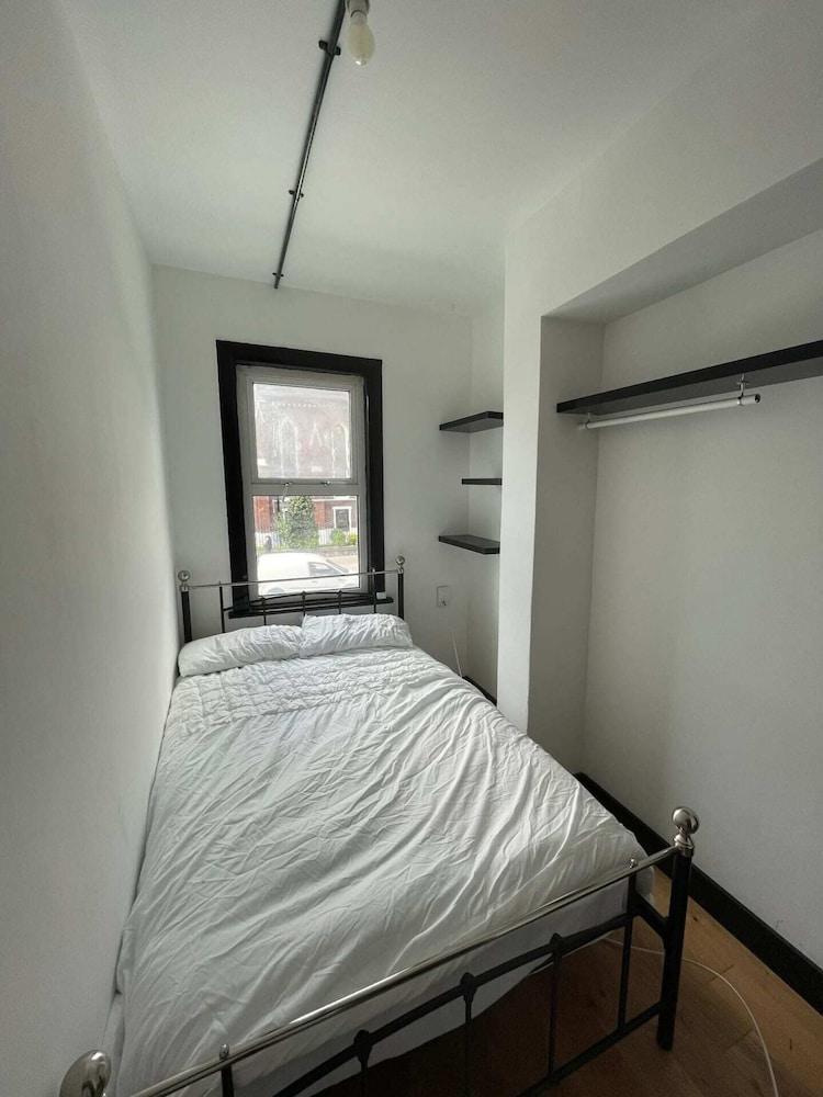 Compact Studio Flat - 12 Minutes From Shoreditch - Tap to explore photos