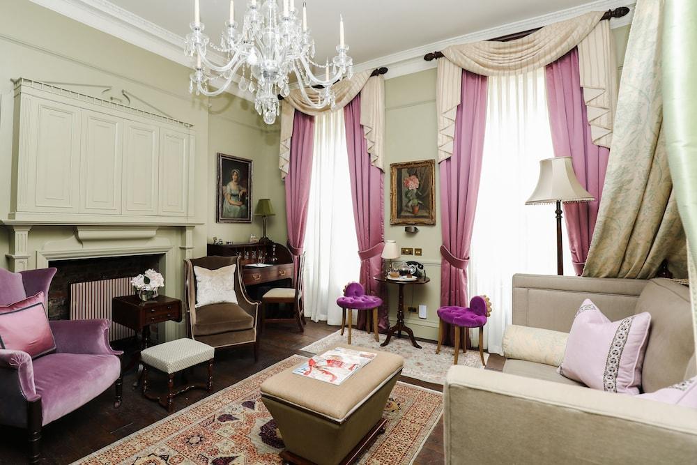 Henry's Townhouse