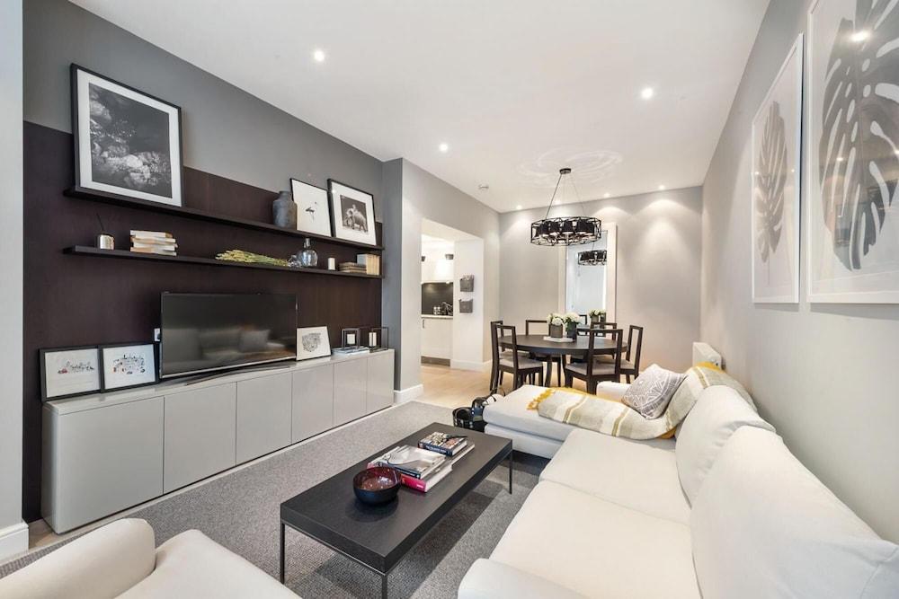 Prime Knightsbridge Mews - 4 bed House - Tap to explore photos