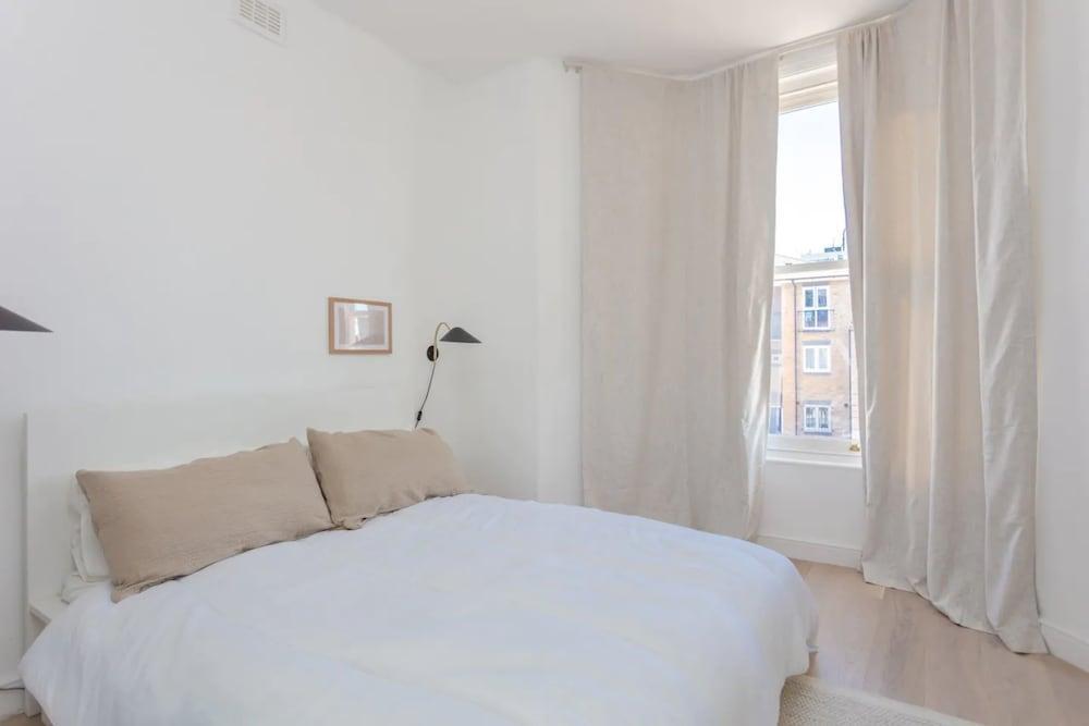The Perfect 2 Bedroom Family Apartment in West Hackney - Tap to explore photos