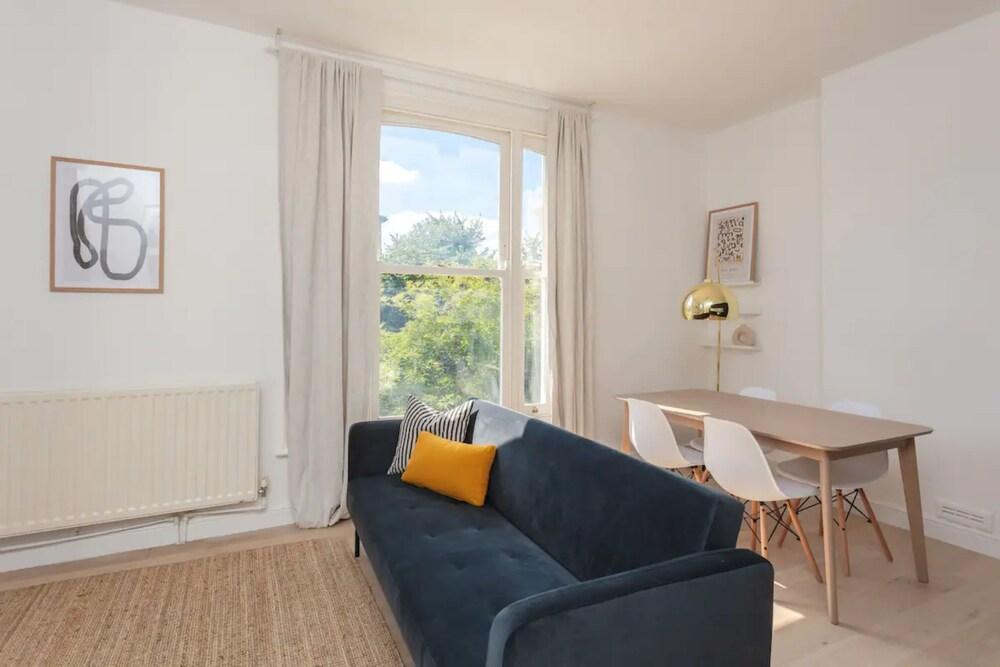 The Perfect 2 Bedroom Family Apartment in West Hackney - Tap to explore photos