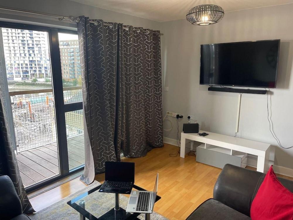 Remo Apartment Near Canary Wharf & 02 - Tap to explore photos