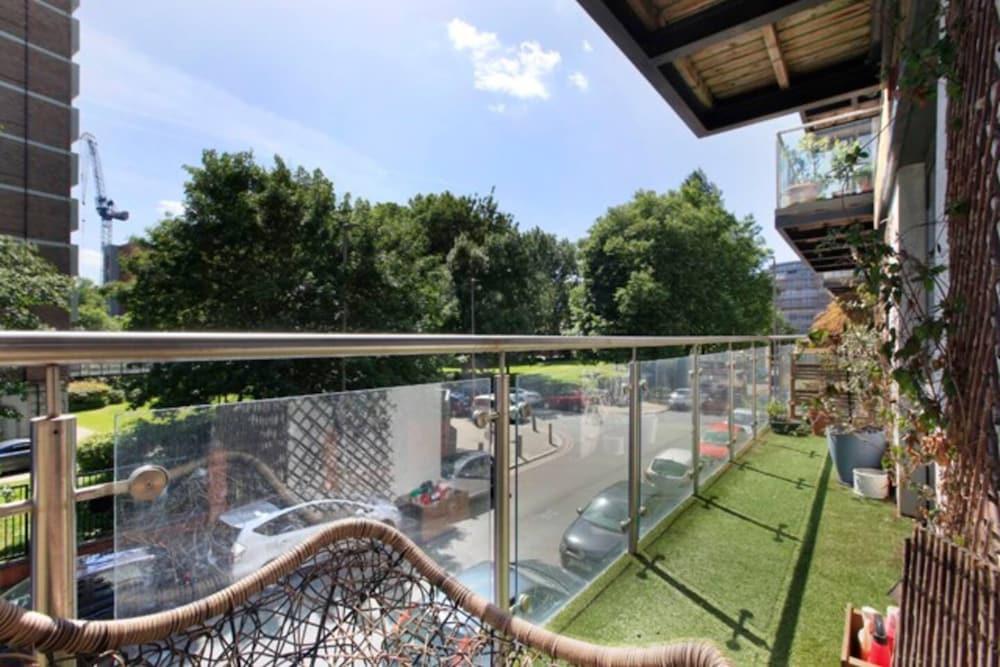 Modern 2BD Flat With Balcony - Battersea - Tap to explore photos