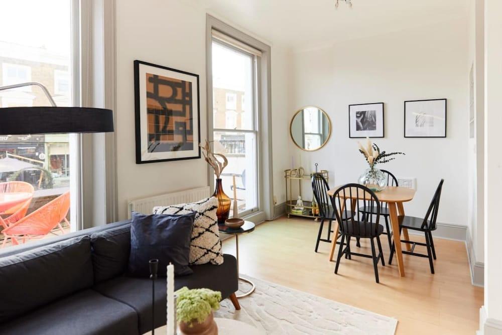 The Camden Hideaway - Stunning 1bdr Flat With Balcony - Tap to explore photos