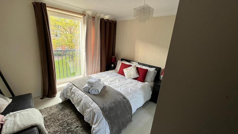 Stunning 3-bed Apartment in Croydon - Tap to explore photos