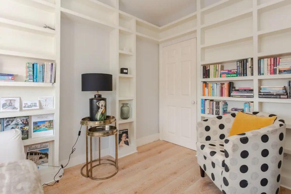 Charming 1 Bedroom Apartment in Vibrant East Dulwich - Tap to explore photos