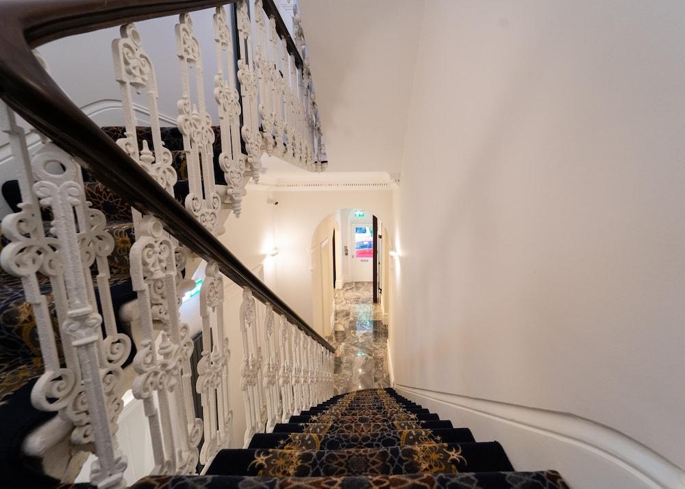 Rove Hotel London Paddington - Tap to explore photos