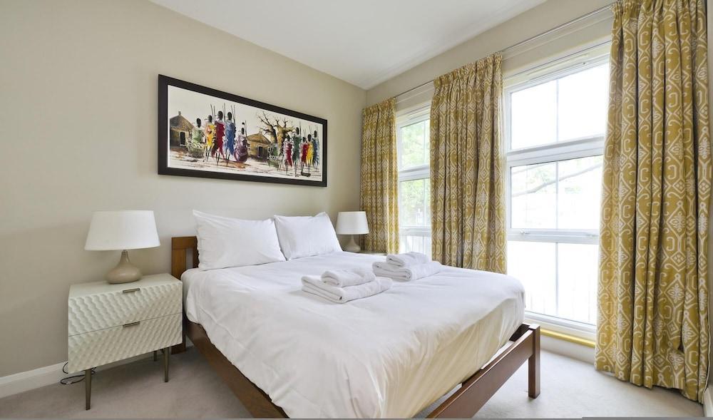 Stylish two Bedroom Apartment Near Tower Bridge by Underthedoormat - Tap to explore photos
