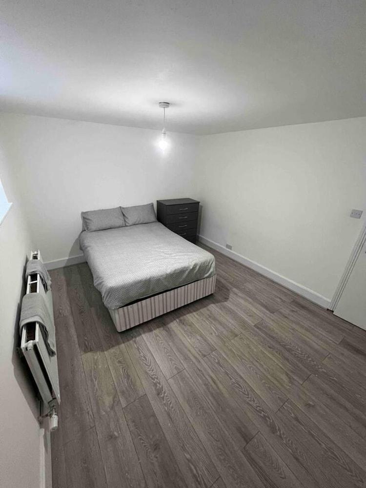 Spacious Luxury 2 Bedroom Apartment, Station 1min - Tap to explore photos