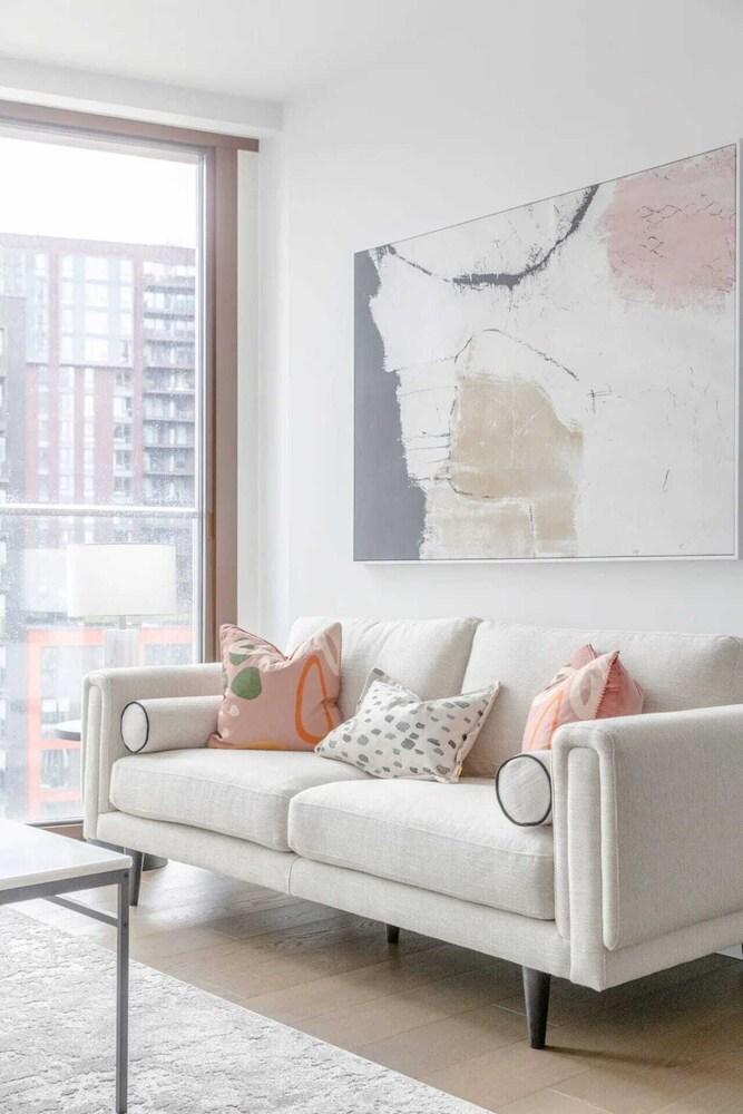 Luxurious 1 Bedroom Flat by the River Thames - Vauxhall - Tap to explore photos