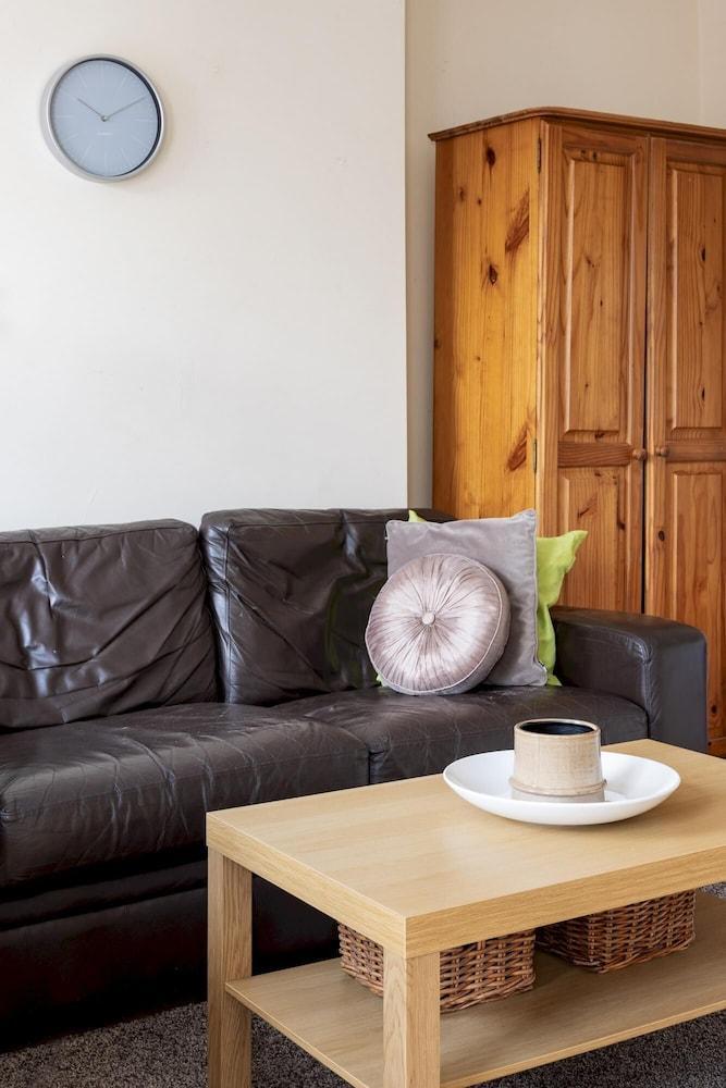 Charleville Road Studio Apartment - Tap to explore photos