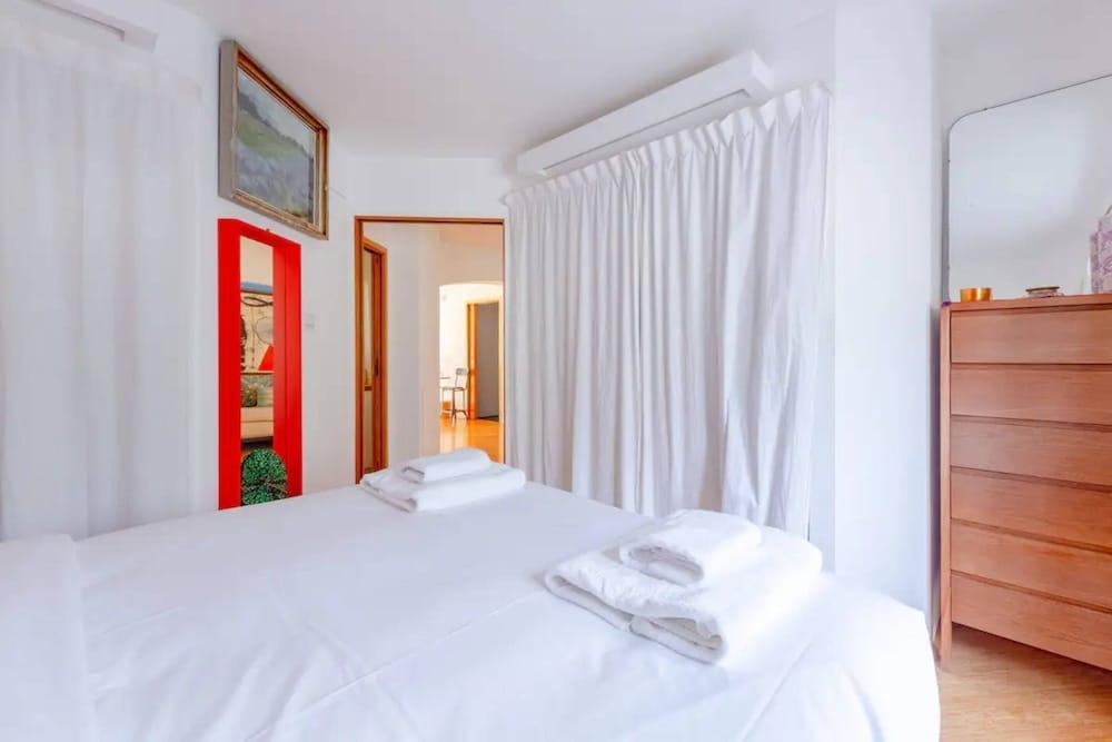 Vibrant 2BD Flat - Near London Bridge - Tap to explore photos