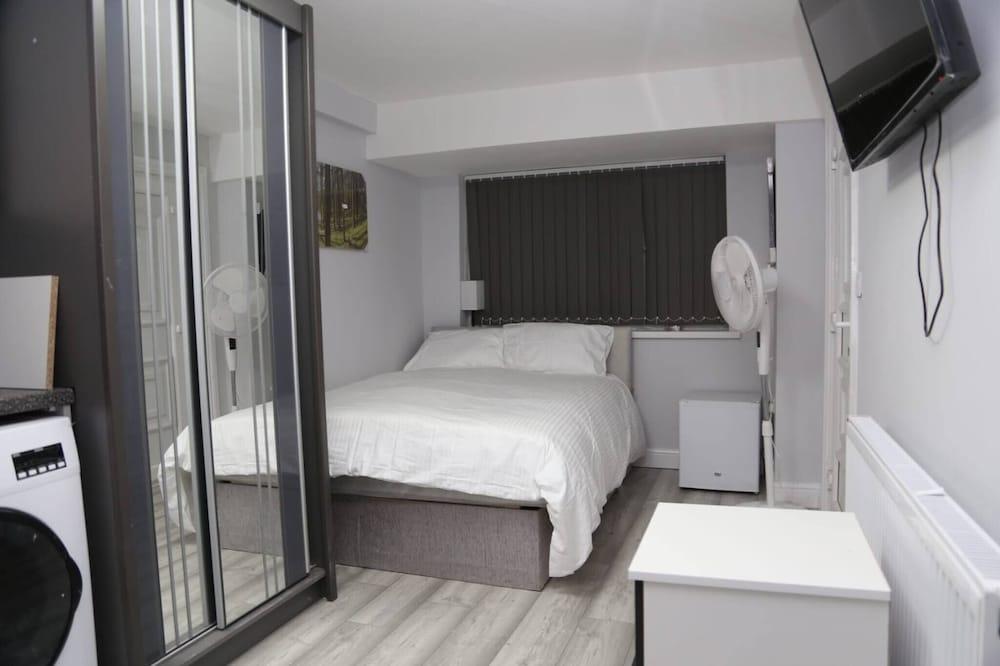 Room in Chalet - Aa Guest Rooms - Tap to explore photos