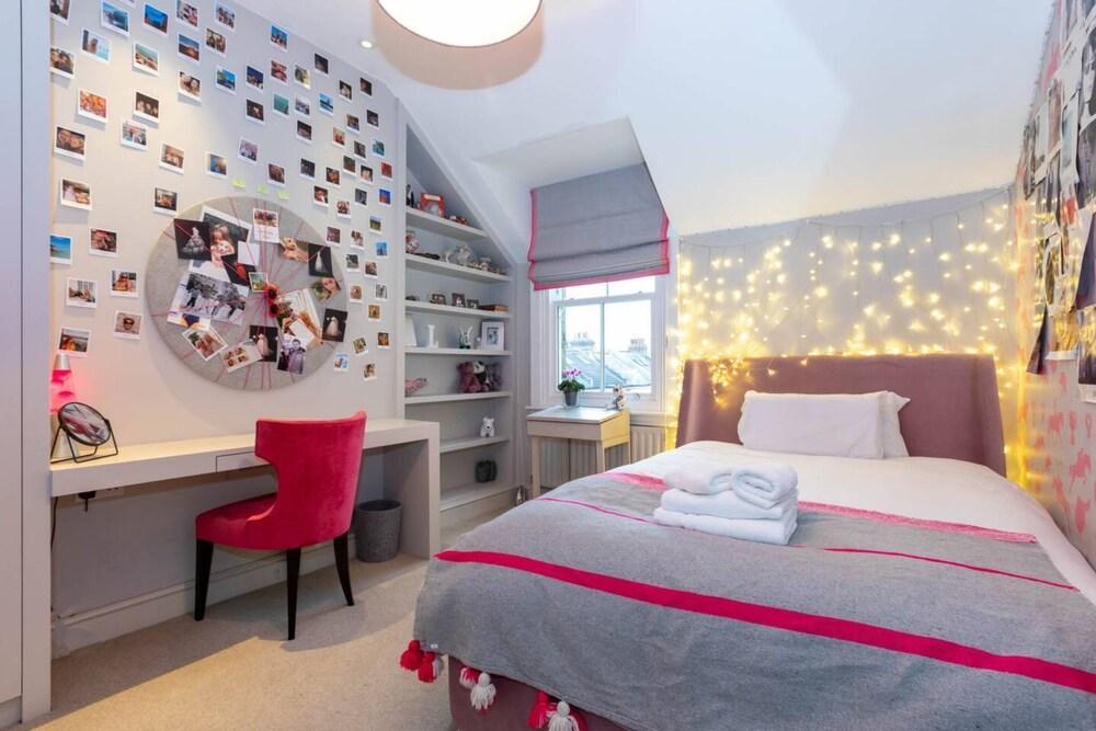 Gorgeous 4 Bedroom Family Home Next to Clapham Common - Tap to explore photos