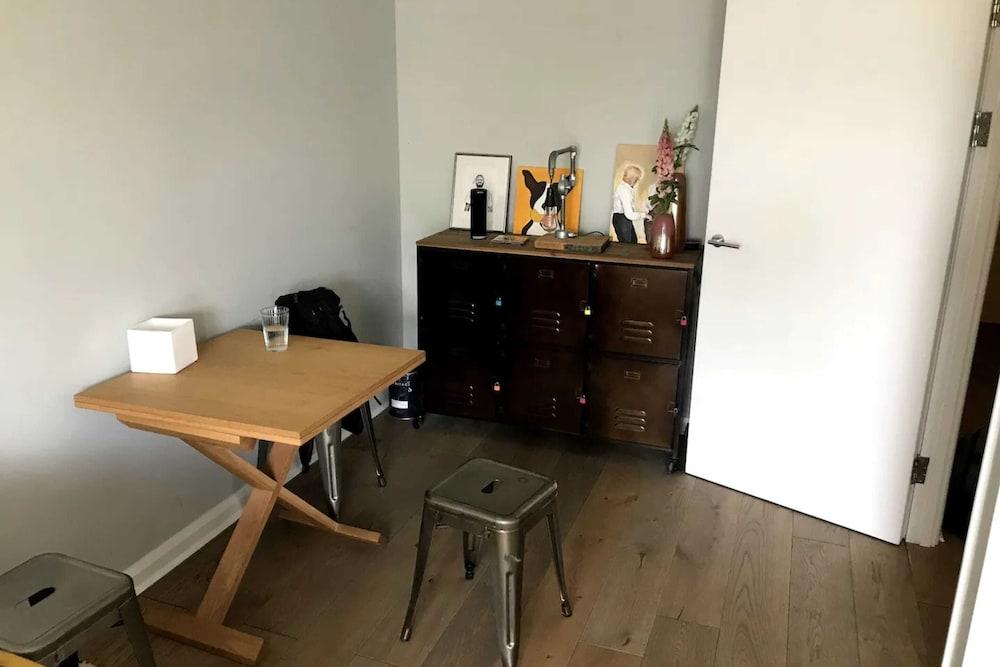 Cheerful 1 Bedroom Apartment in Camden - Tap to explore photos