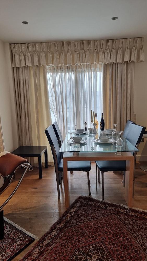 Beautiful and Modern Apartment in North London - Tap to explore photos