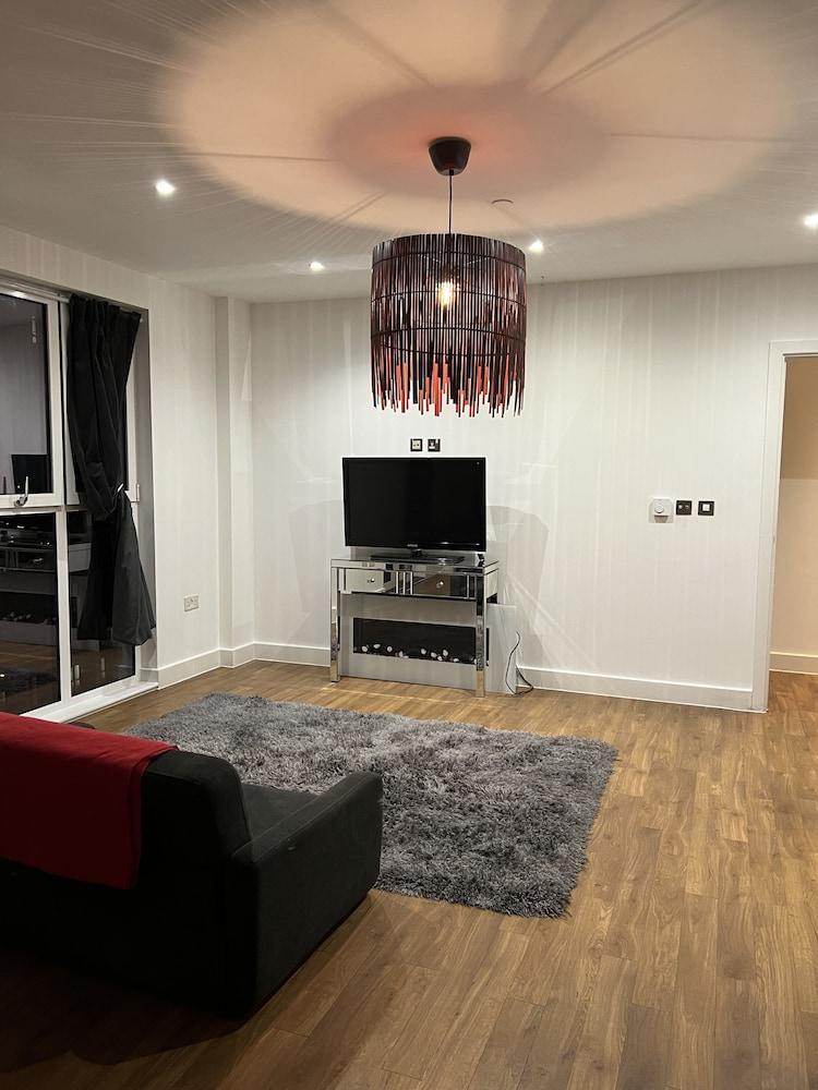 Remarkable 1-bed Apartment in Wembley - Tap to explore photos