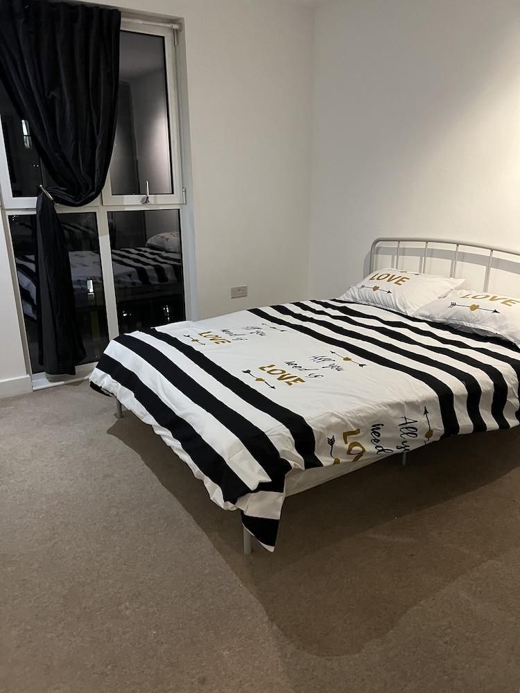 Remarkable 1-bed Apartment in Wembley - Tap to explore photos