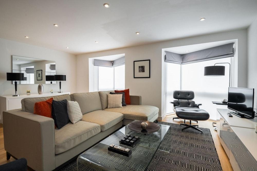 Trendy Queen s Park Home Close to Hampstead - Tap to explore photos