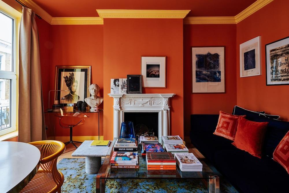Stylish Portobello Road 2 Bedroom Easy Access - Tap to explore photos