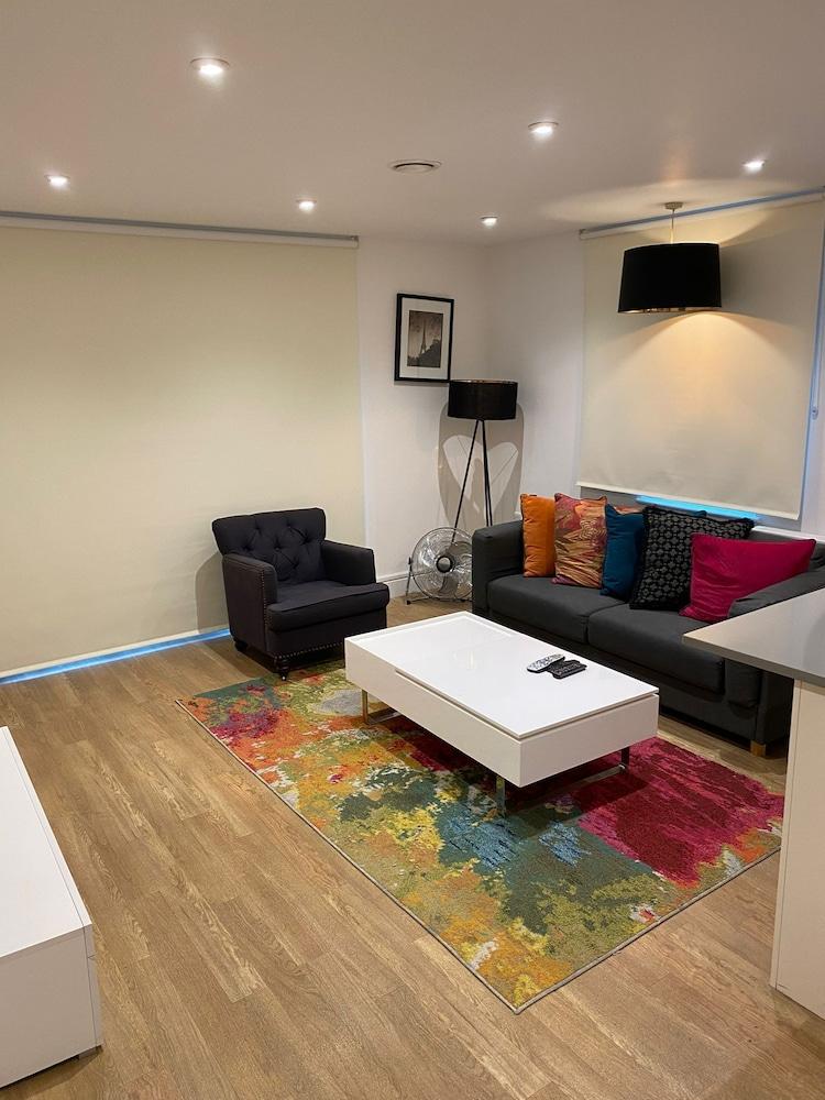 STUNNING 2 BED APARTMENT WITH PARKING - Tap to explore photos