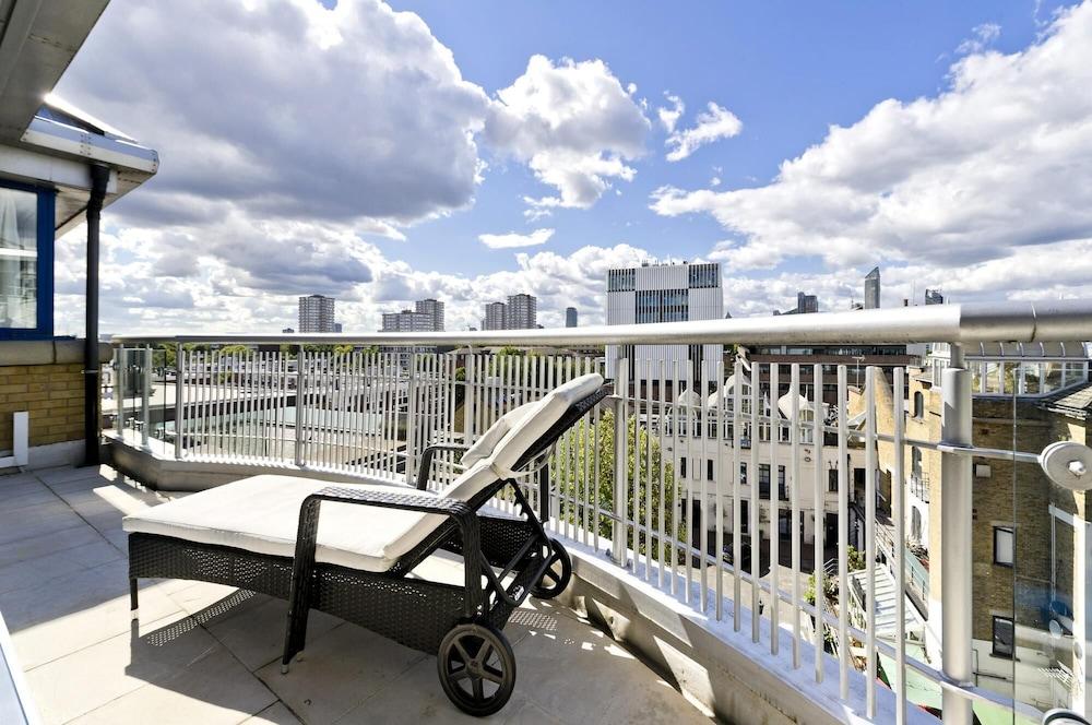 Luxury 4 Bedroom Penthouse in Beautiful Battersea - Tap to explore photos