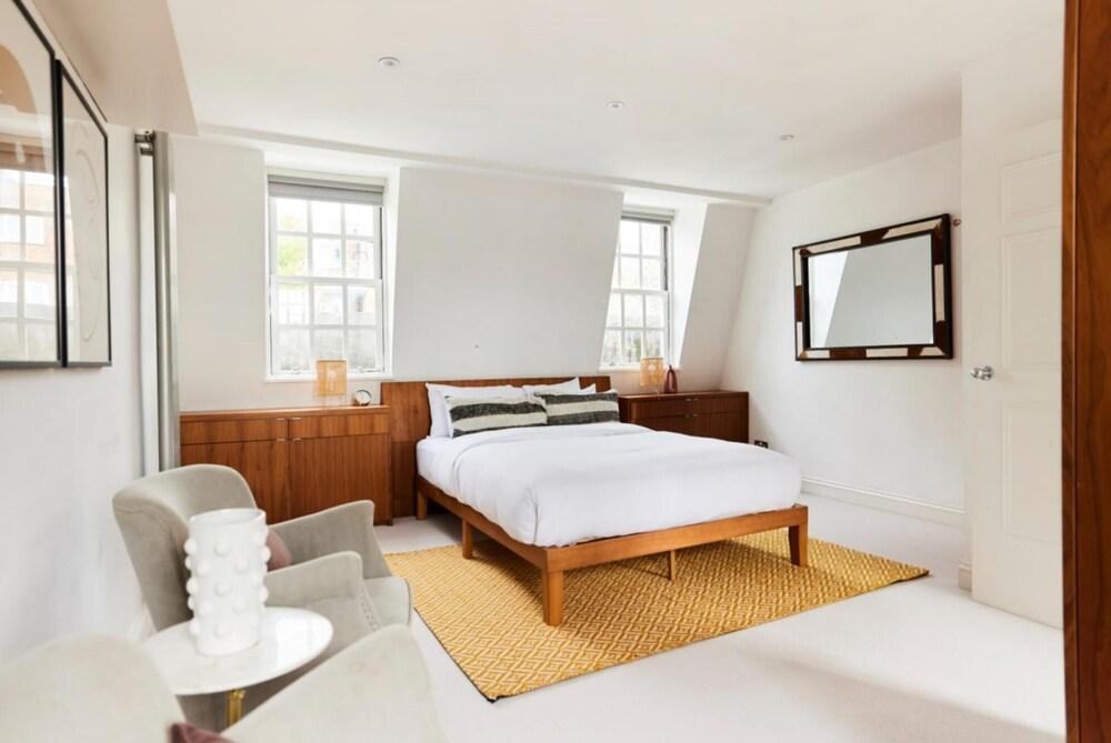 The London Getaway - Seductive 3bdr House With Garden - Tap to explore photos