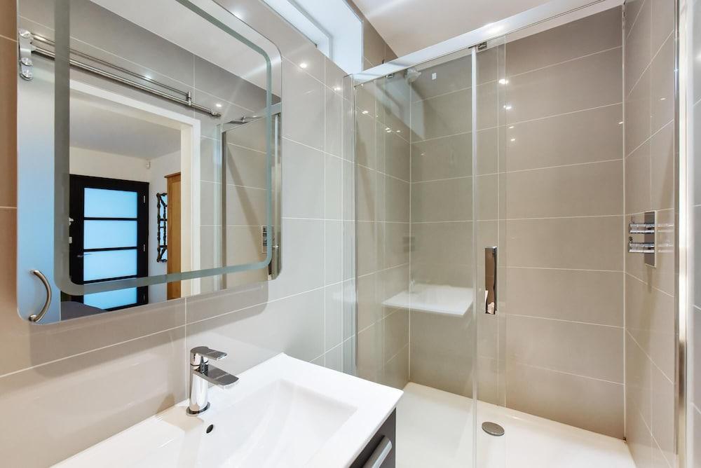 Large South Kensington Mews 2 Bed 2 5 Bath House - Tap to explore photos