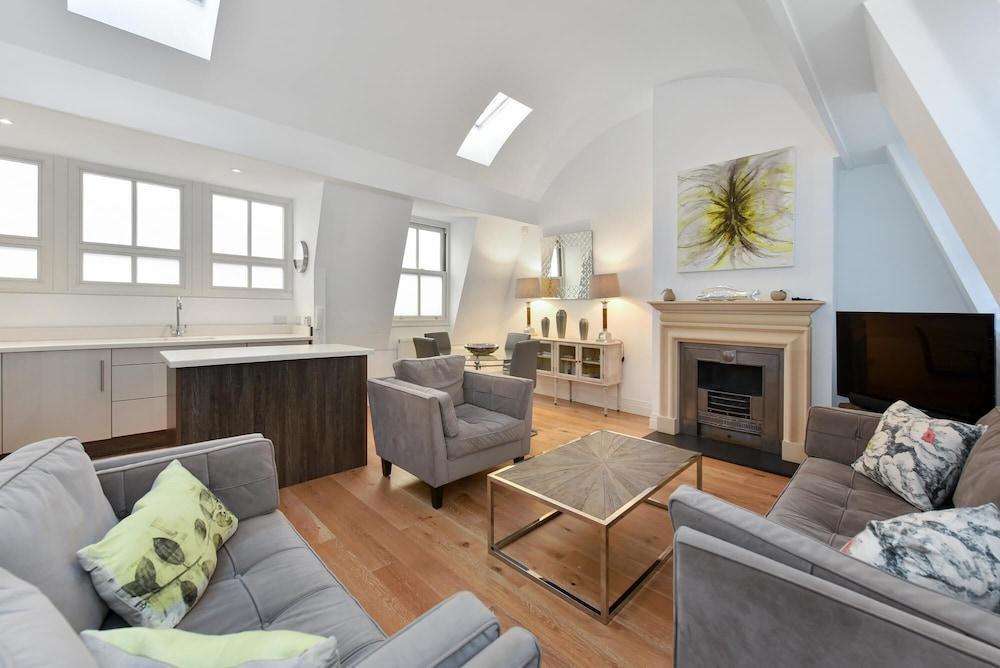 Large South Kensington Mews 2 Bed 2 5 Bath House - Tap to explore photos