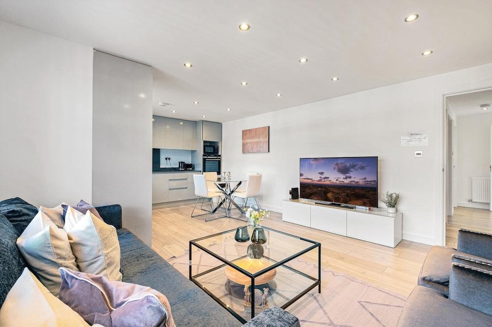 St Martins House Luxury Apts. Ruislip - Tap to explore photos