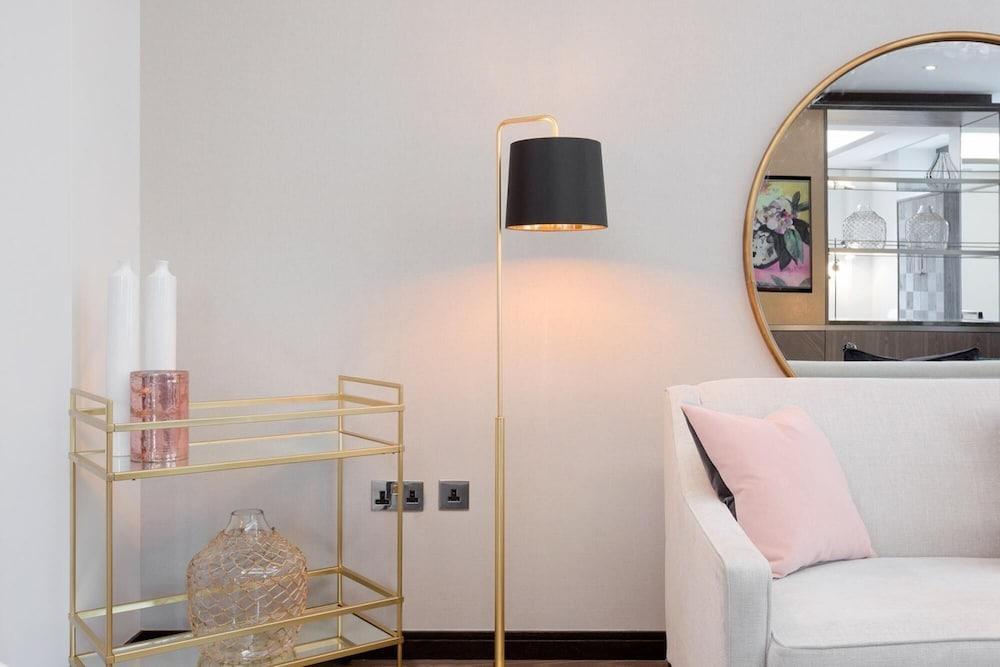 GS9 - 3 Bed Deluxe in London - Tap to explore photos
