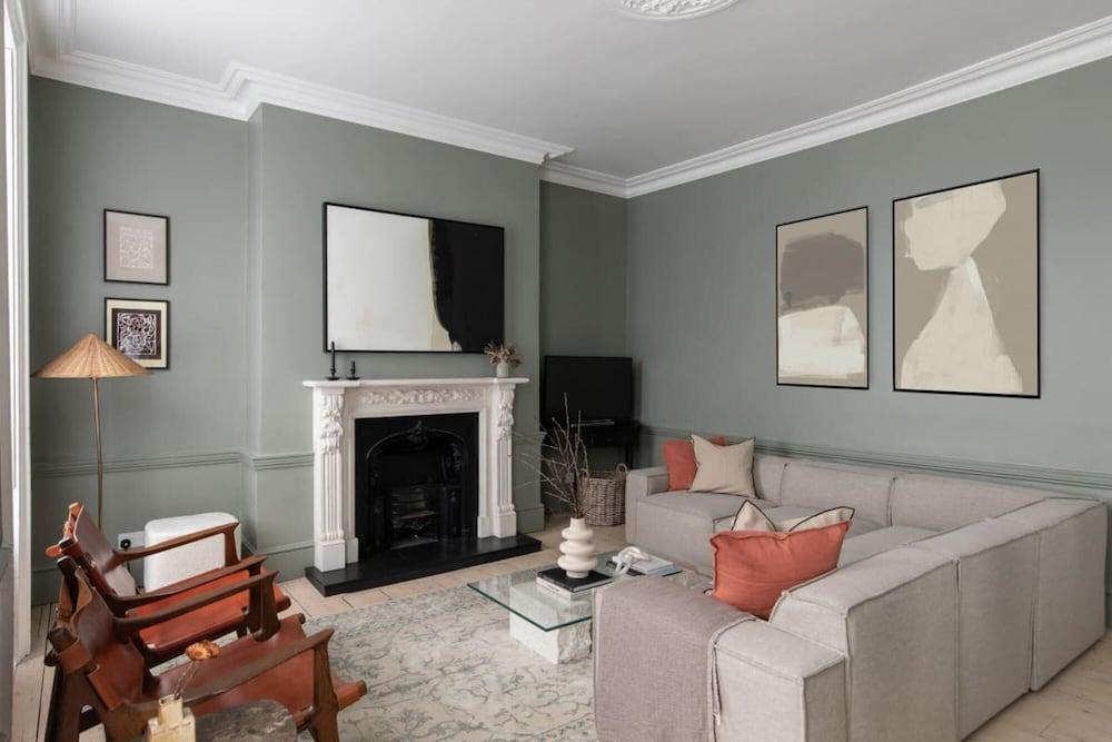 The Southwark Arms - Glamorous 5bdr House With Garden - Tap to explore photos