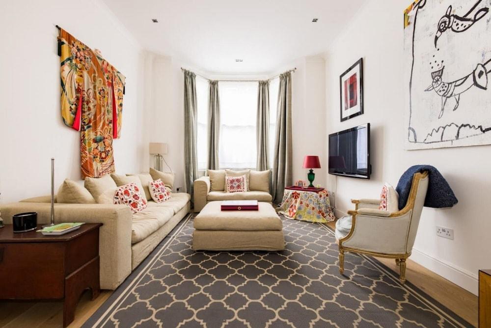 The London Hideout - Glamorous 2bdr Flat With Garden - Tap to explore photos