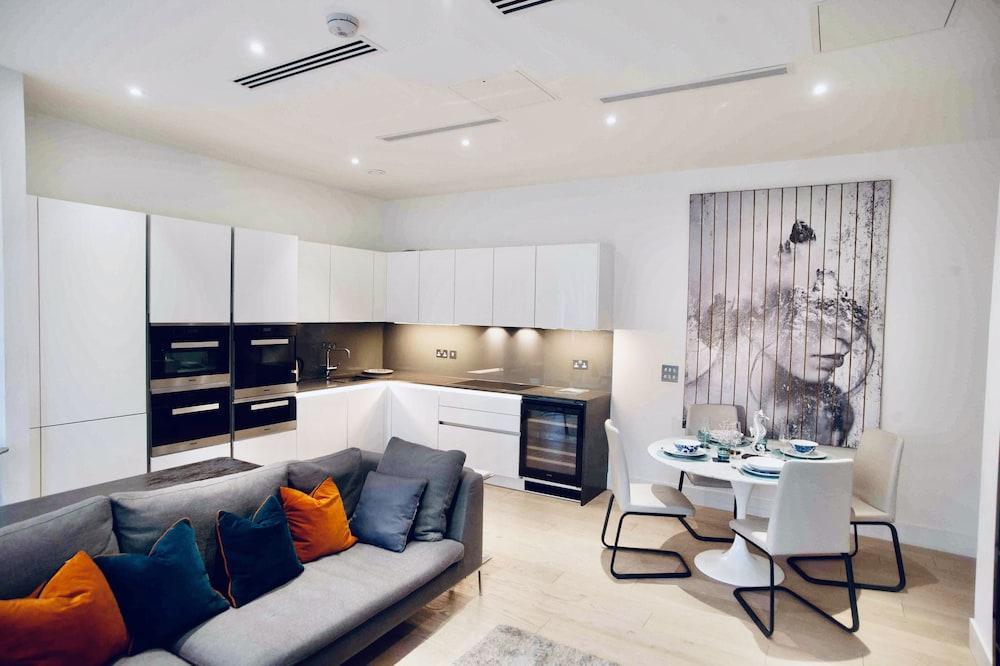 Thames Riverside Apartment in London - Tap to explore photos