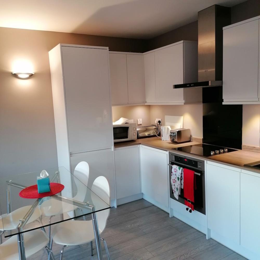Beautiful and Modern Apartment in North London - Tap to explore photos