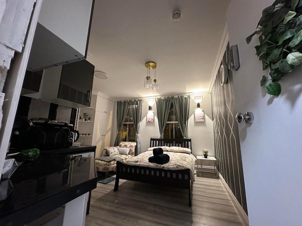 Fabulous Apartment to Acton Town - Tap to explore photos
