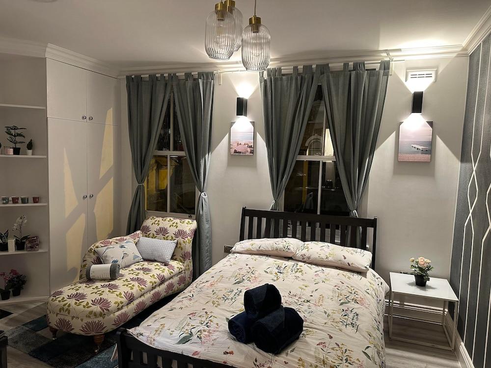 Fabulous Apartment to Acton Town - Tap to explore photos
